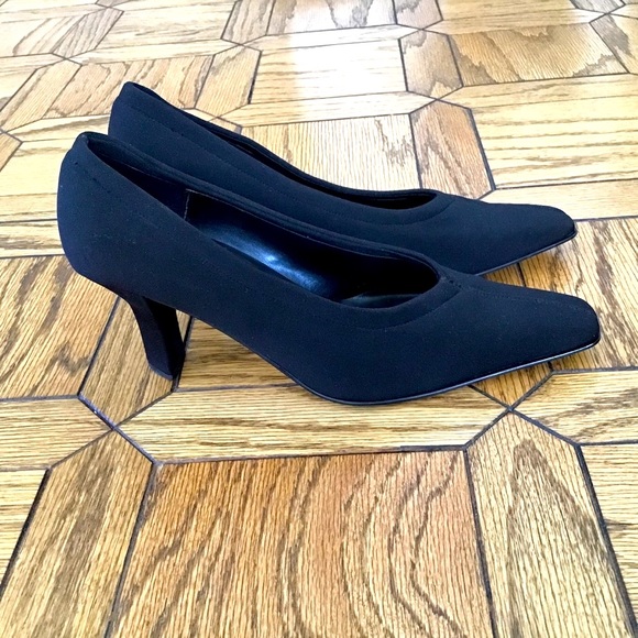 COPY - Sachs Too Heels - Picture 4 of 14